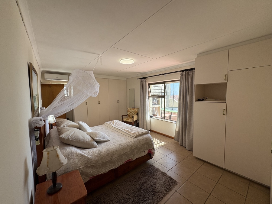 4 Bedroom Property for Sale in Pearl Bay Western Cape